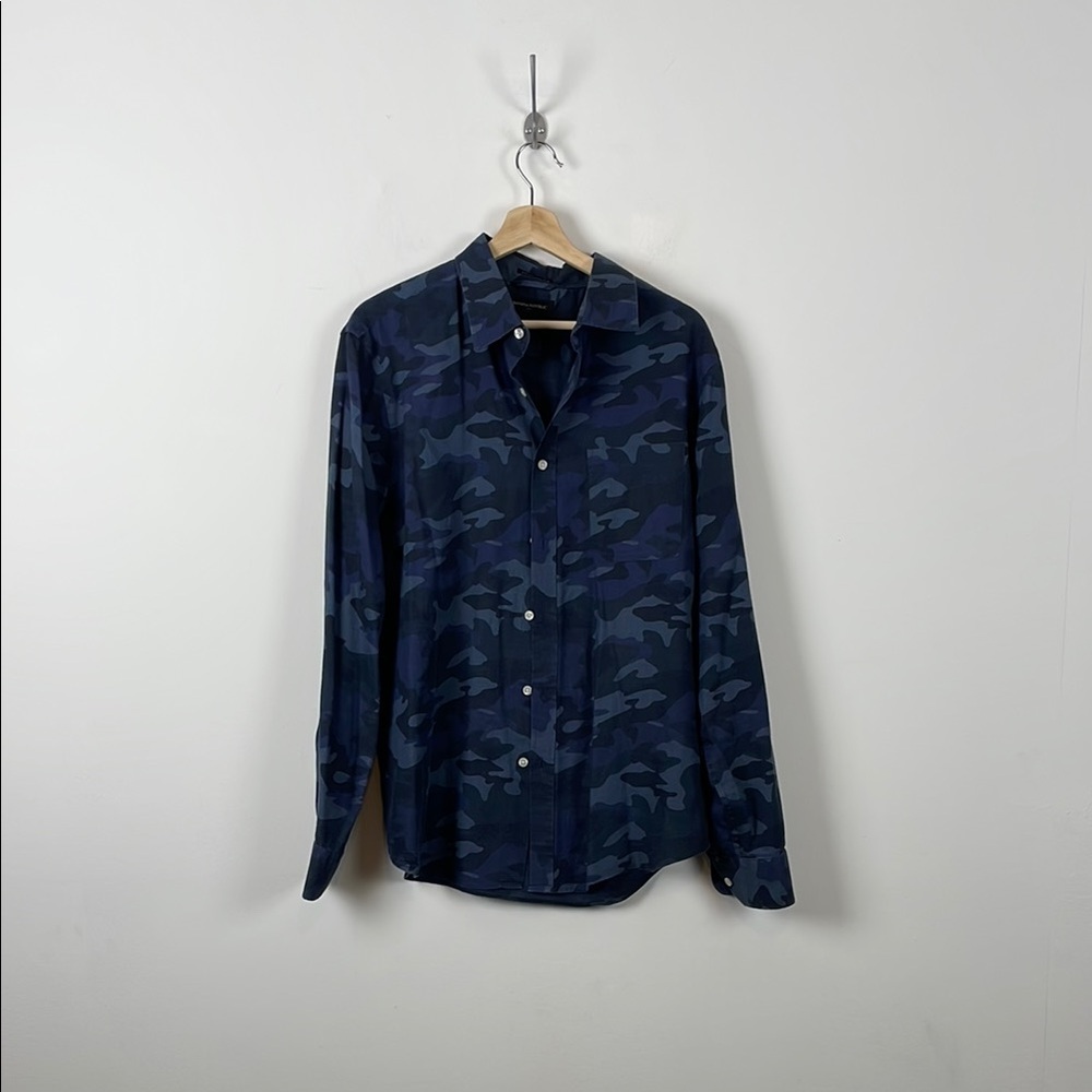 Banana Republic Untucked Fit Long Sleeve Men's L Button Down Camouflage Shirt